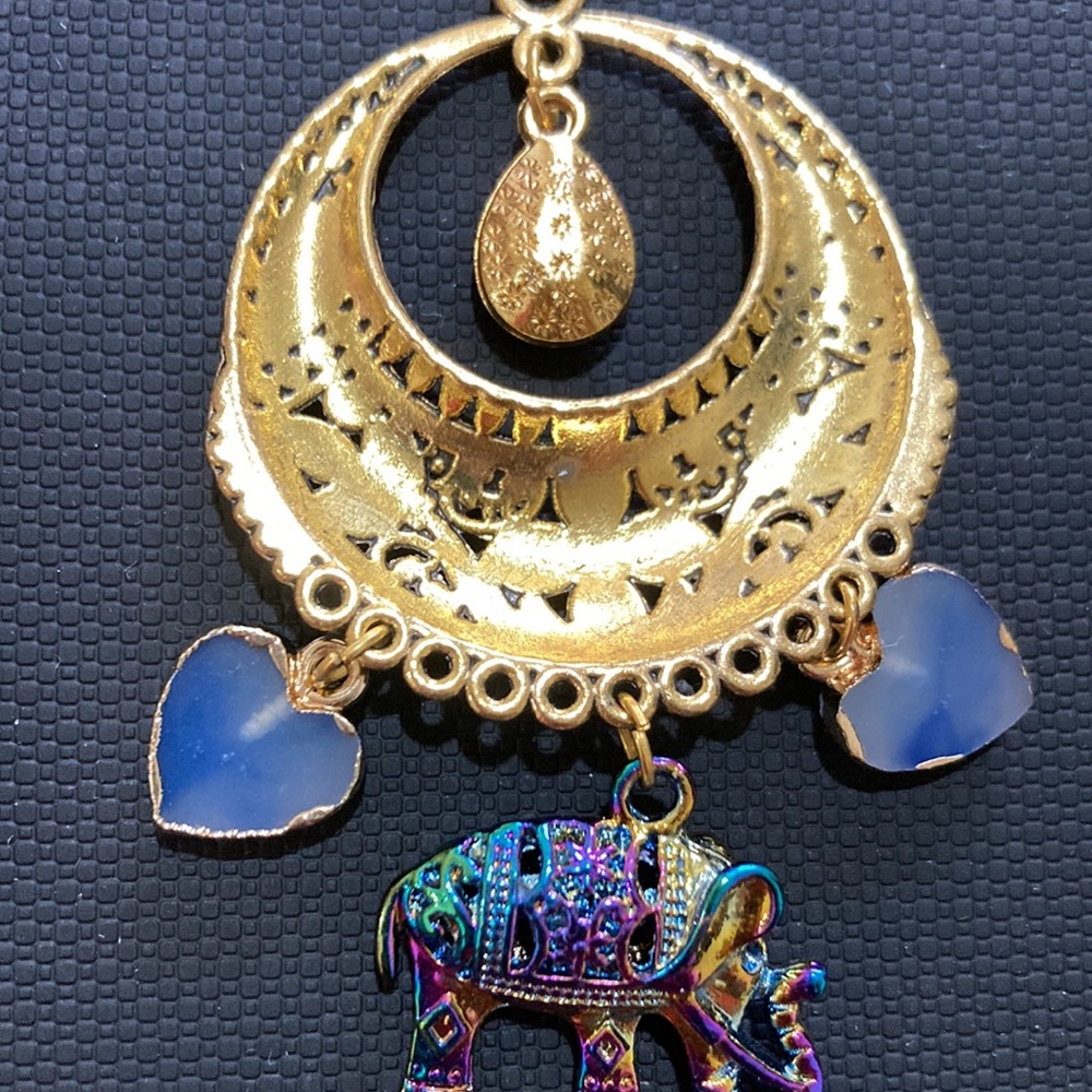 Heavy gold elephant pendant with blue dangling hearts - Picture 5 of 5